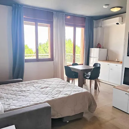 Apartment In 25353